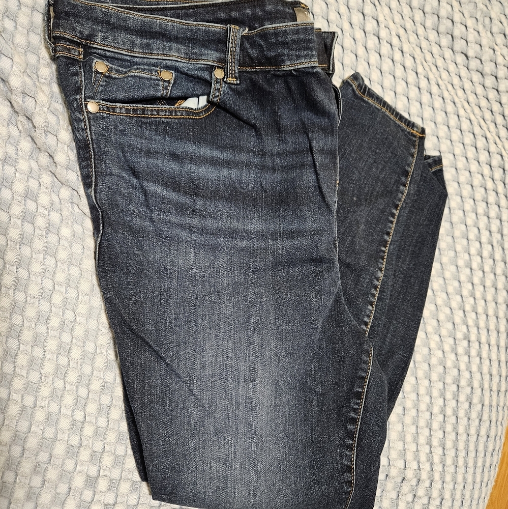 Women's plus skinny jean